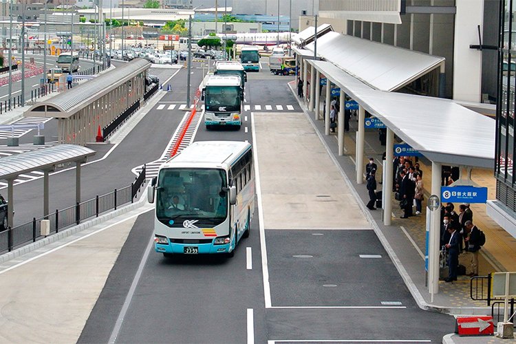 伊丹空港 - 出発および到着 フリーター情報便 Flightradars24.info